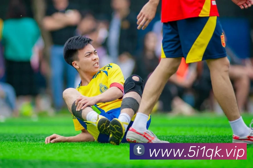 凯恩压哨救主！造点后点球绝平，77场轰80球，再创德甲纪录